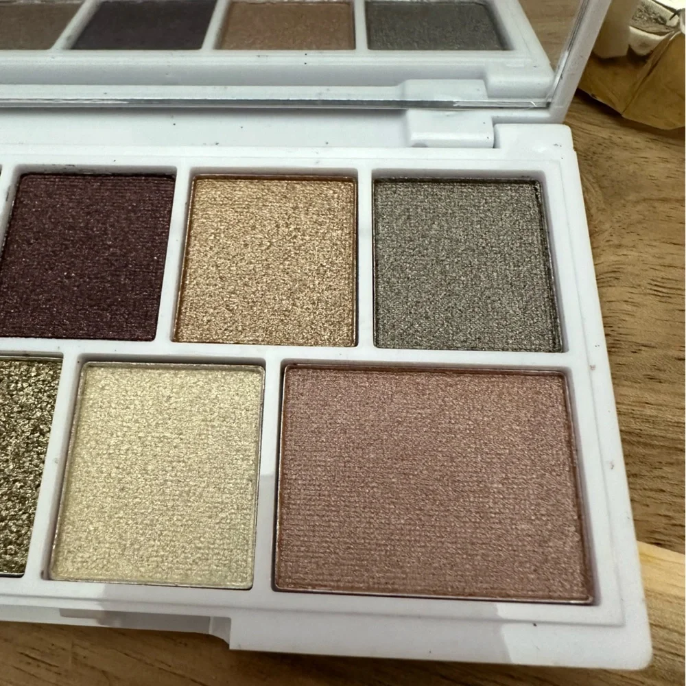 I Heart Revolution White Gold Mini Chocolate Eyeshadow Palette